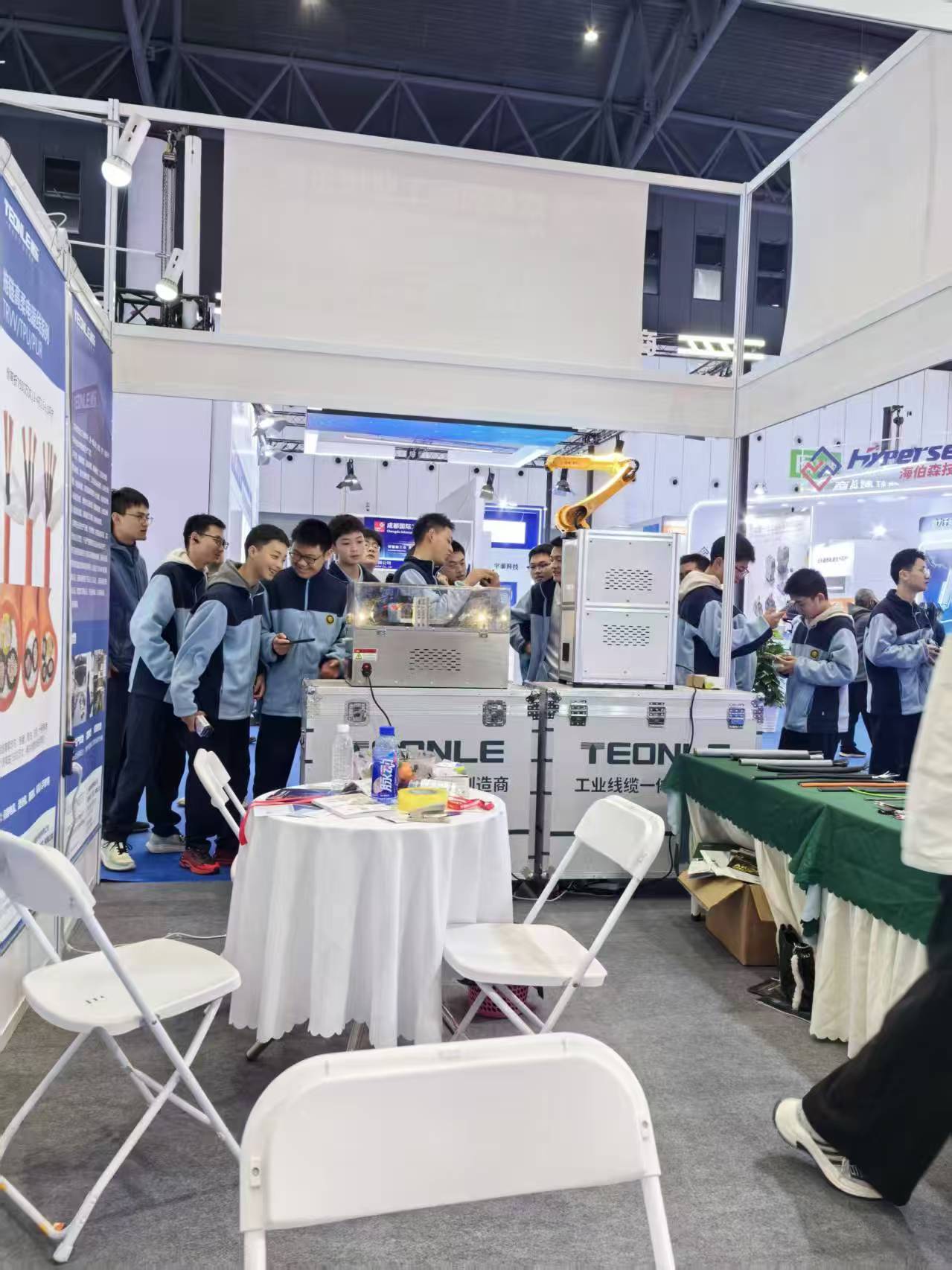 通乐科技亮相成都博览会：中学生研学团点赞工业线缆自动化新成果